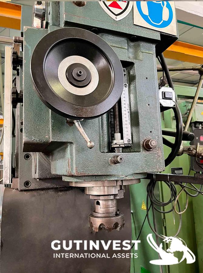 Used 1 - Milling machine with display