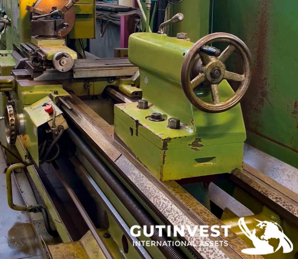 Used Metal Lathe with Display - 4 meters