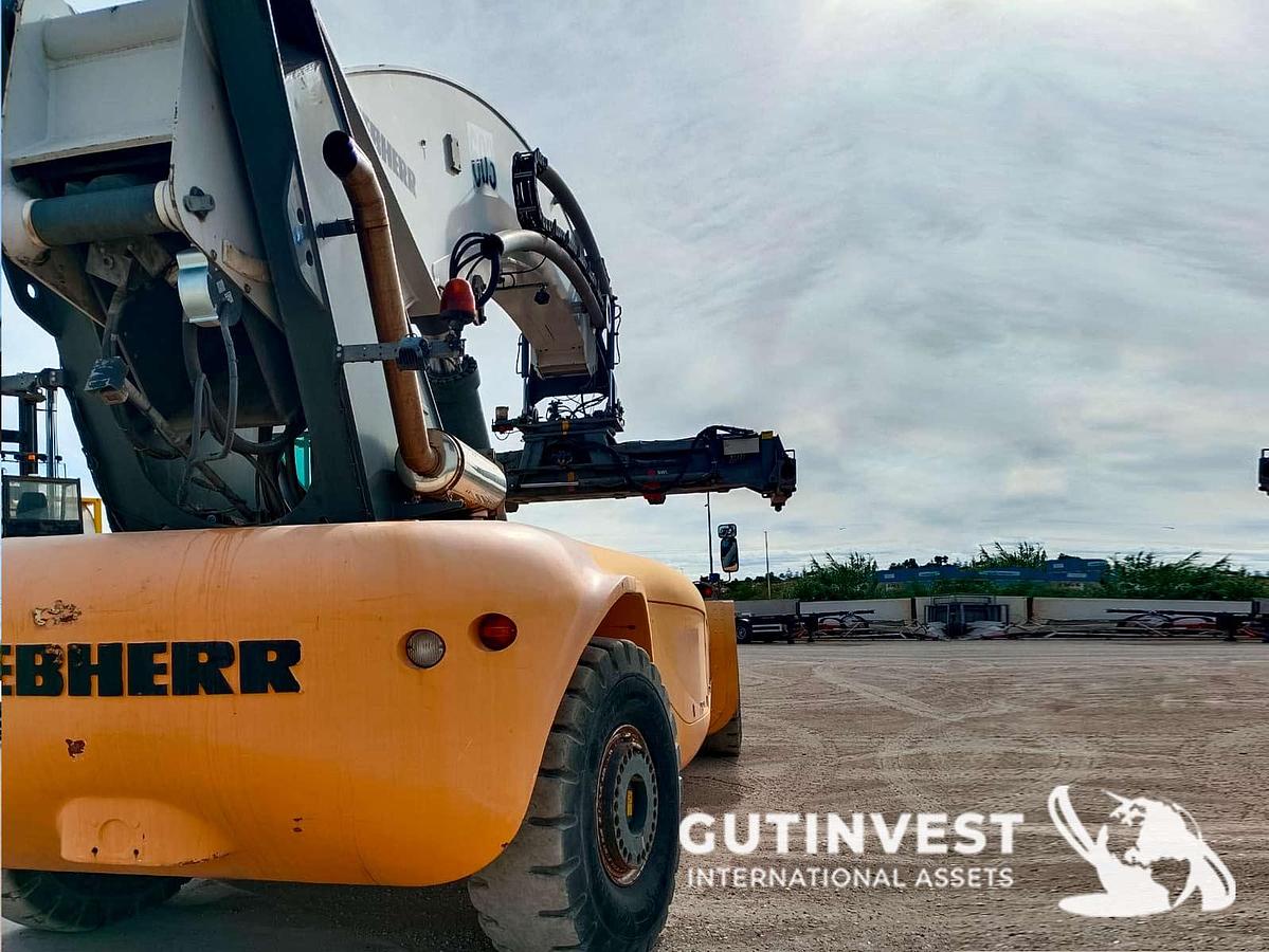Used 1 - Self-propelled reach truck