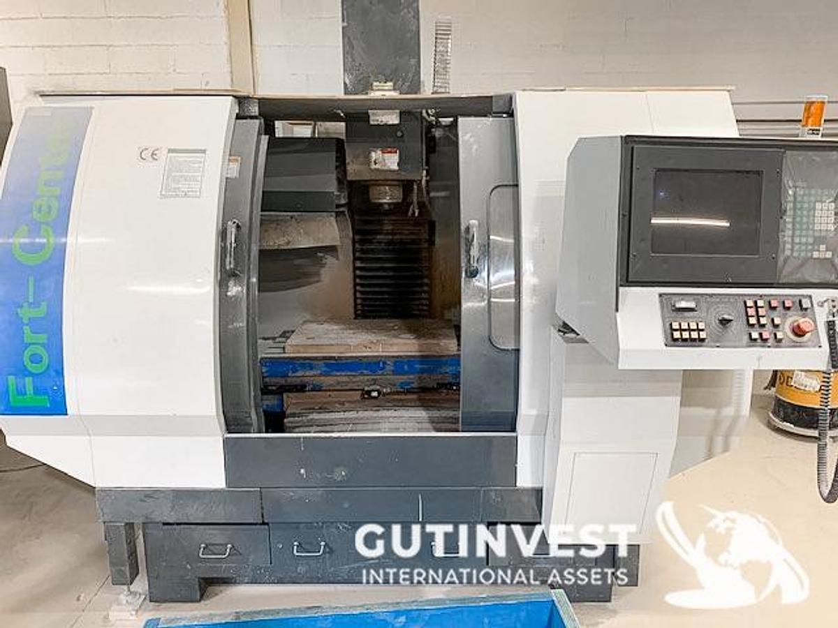 Used CNC machining center - 3 axis