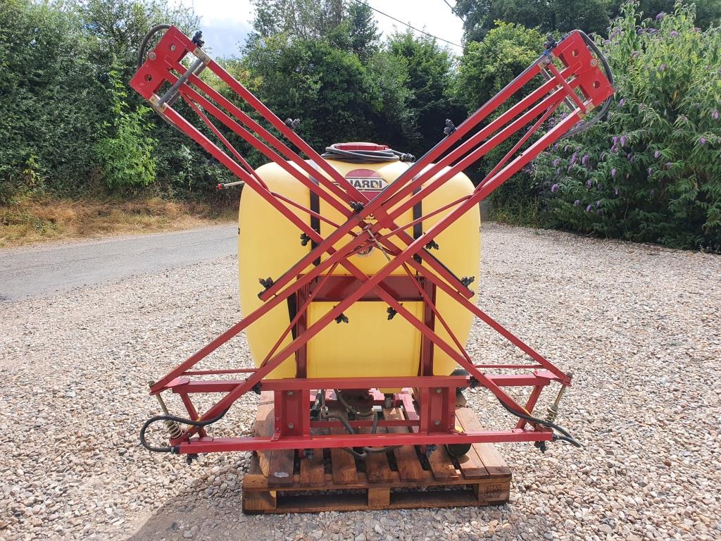 Used Hardi NL600 Sprayer for Sale at LBG Machinery, Ltd.