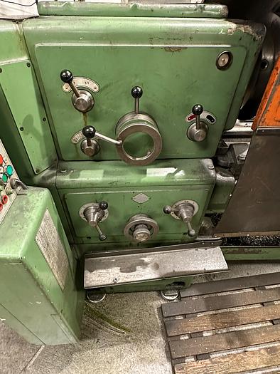 Used BRUGT DREJEBÆNK FABR. URSUS, MODEL 250 x 2000