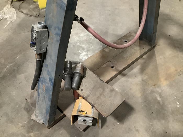 Used A-FRAME KNOCKOUT MACHINE