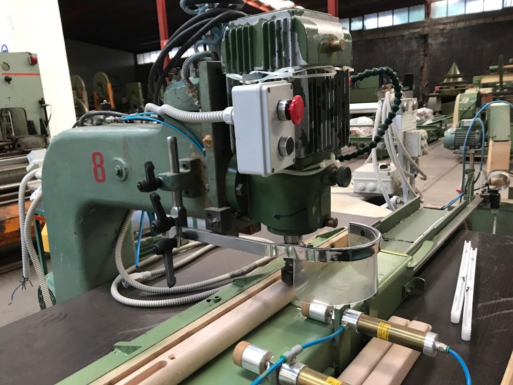 Usato Pantografo speciale per fresatura gambe di lettino per bambini