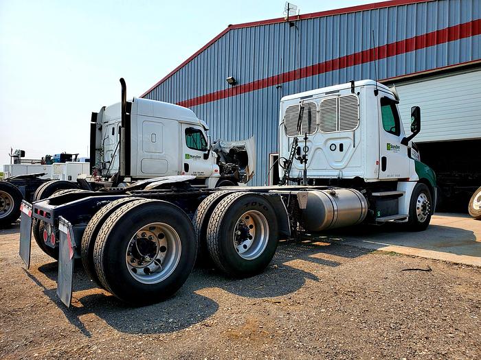 Used 2018 Freightliner Cascadia 126 Day Cab Truck
