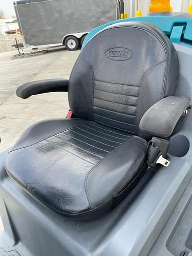 Used 2017 TENNANT T12 (XP) RIDER FLOOR SCRUBBER (BATTERY) (CYLINDRICAL)