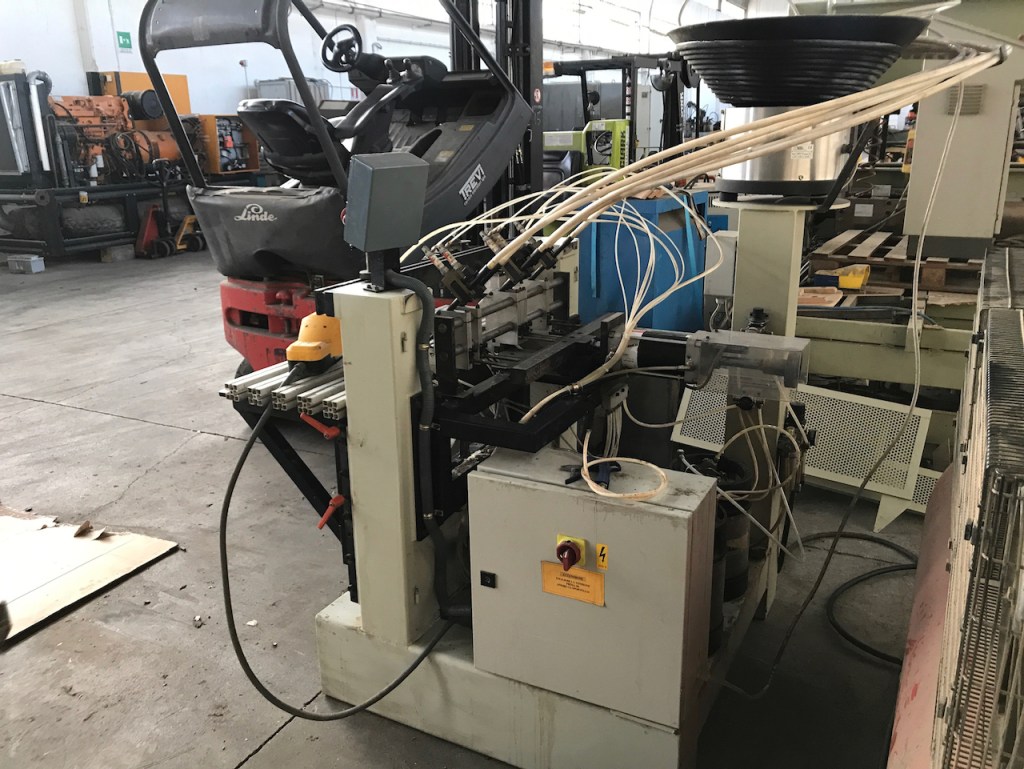 Used 1997 Inseritrice e incollatrice di perni, automatica