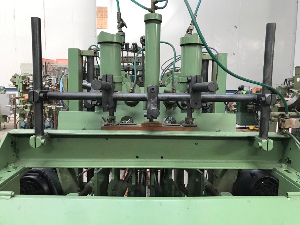 Usato Foratrice per forare in contemporanea sedili e spalliere