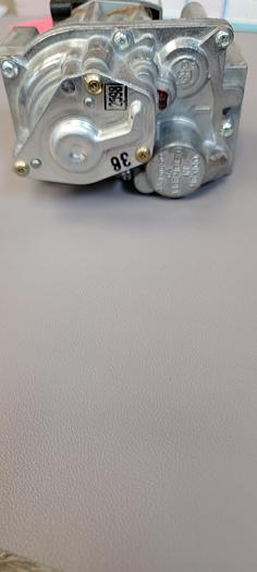 Used HONEYWELL GAS FURNACE VALVE  VR8204C3015(101)