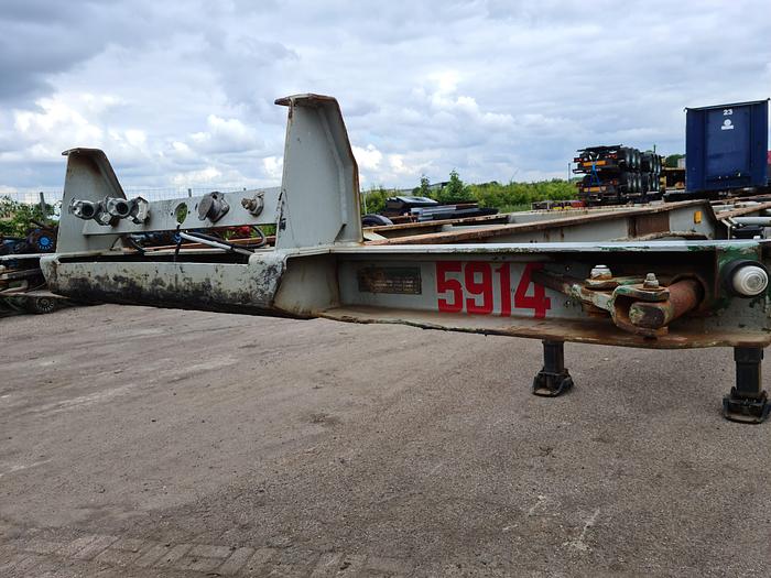 Used 1980 2 axle gooseneck container chassis  steel suspension drum brakes freuhauf