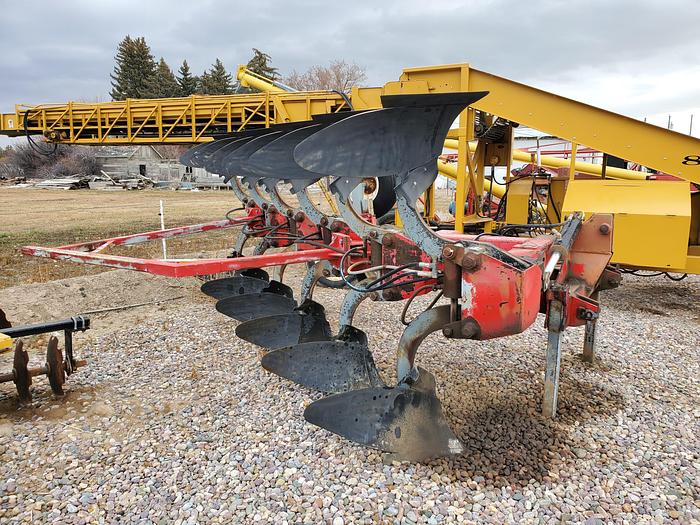 Used Fabco 6 Bottom Plow w/ Hyd Resets
