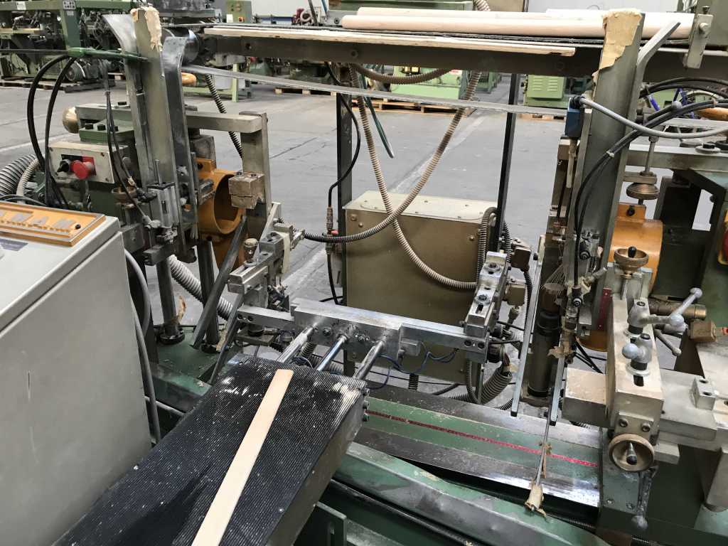 Usato Fresatrice smussatrice automatica per teste di gambe o elementi tondi