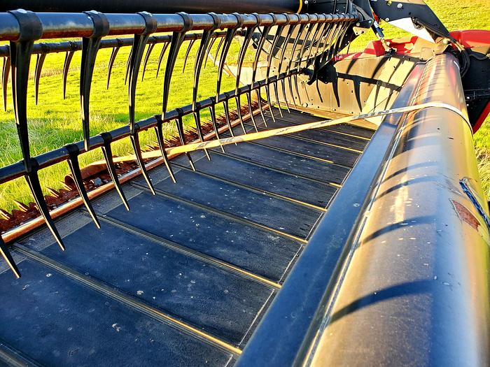 Used Case 8120 Combine w/ 40' Draper Head ** 1300 Sep Hrs **