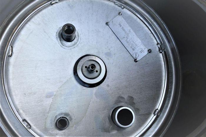 Used Tank, 15 Gallon, S/st, 110 PSI, 14" X 26.5", Binks, A #C744050