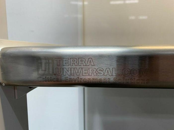 Used Terra Universal 2001-69 ValuLine Vertical 30" x 36" x 73" Laminar Flow Station