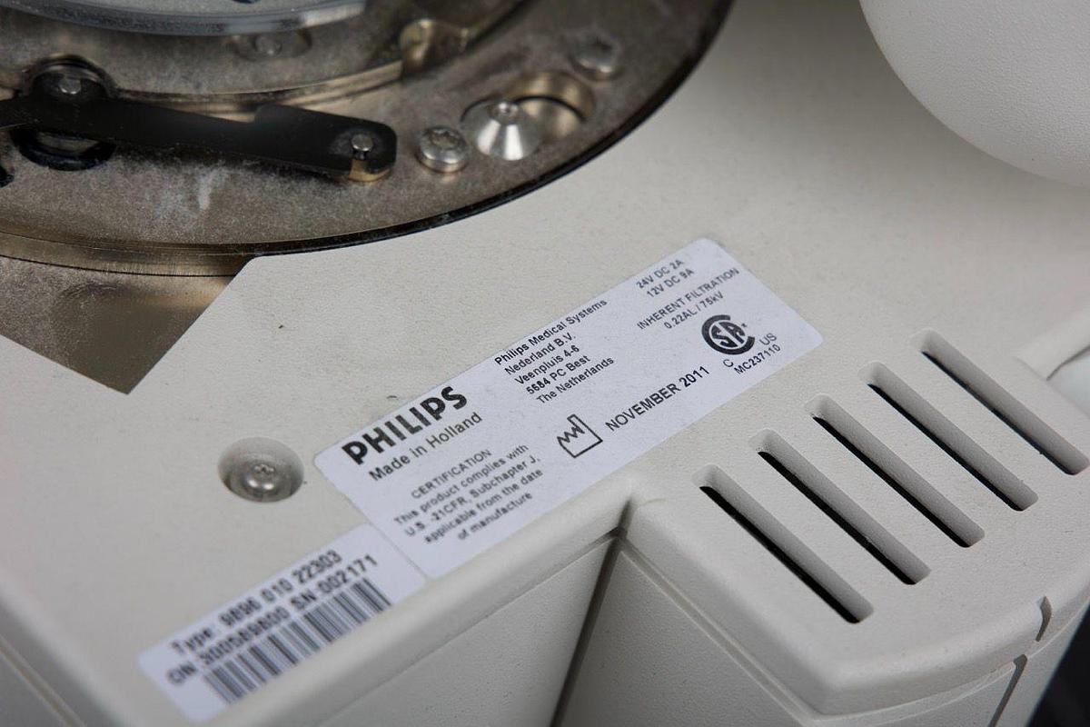 Used For Sale PHILIPS Philips SRO 33100 ROT 360 9890 000 86101 X-Ray Tube Housing Assembly w/ Collimator 9896 010 22303, 2011  Good Condition X-Ray Tube Parts P/N 9890 000 86101