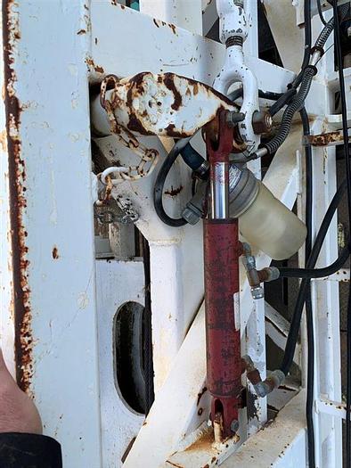 Refurbished 2004 International UDR 1500 Range III Drill Rig