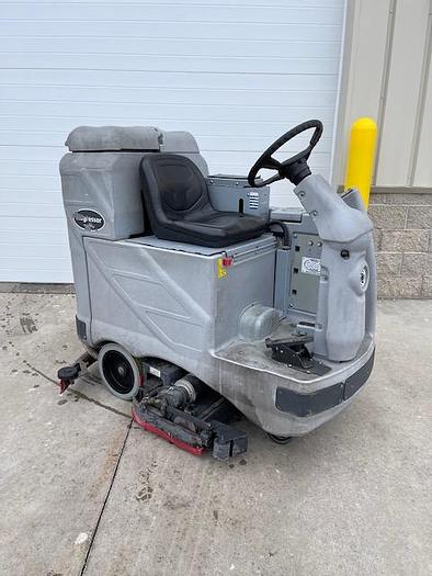 Used 2016 ADVANCE X3520C RIDER FLOOR SCRUBBER (CYLINDRICAL) (BATTERY)