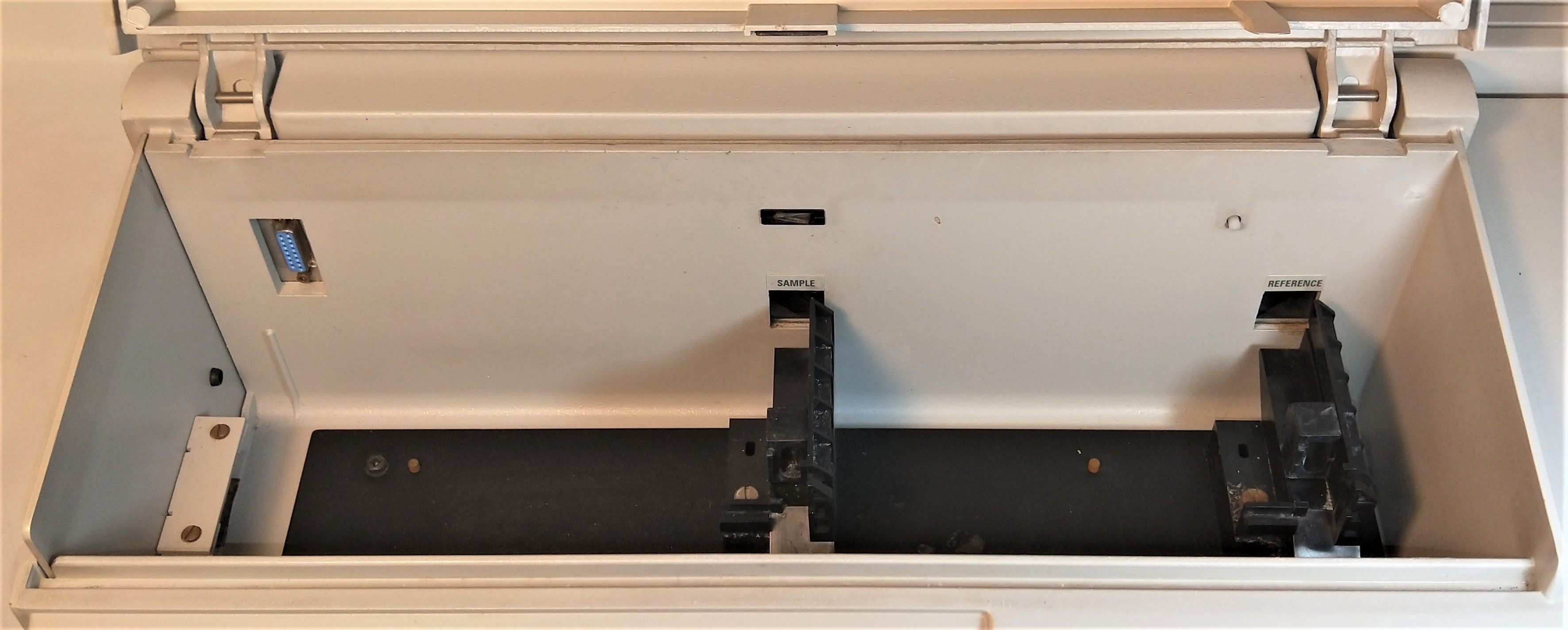 As is (7000) ATi Unicam UV4-200 UV-Visible Spectrophotometer - 190 to 900nm - FOR PARTS