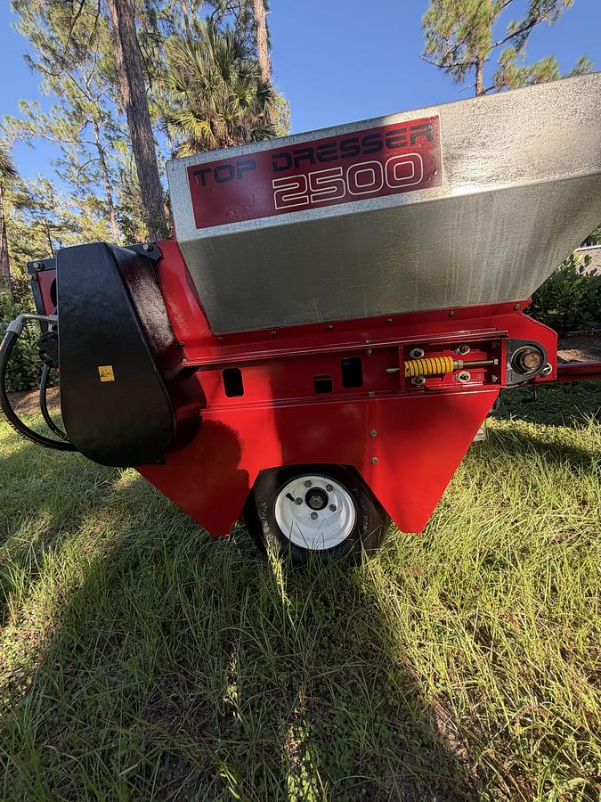 Used 2019 Toro Topdresser 2500