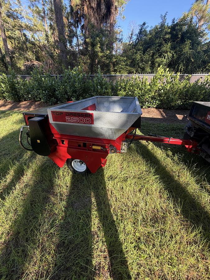 Used 2019 Toro Topdresser 2500