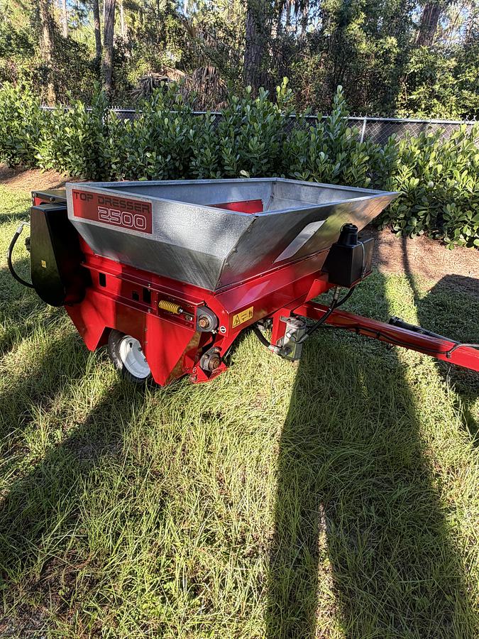 Used 2019 Toro Topdresser 2500