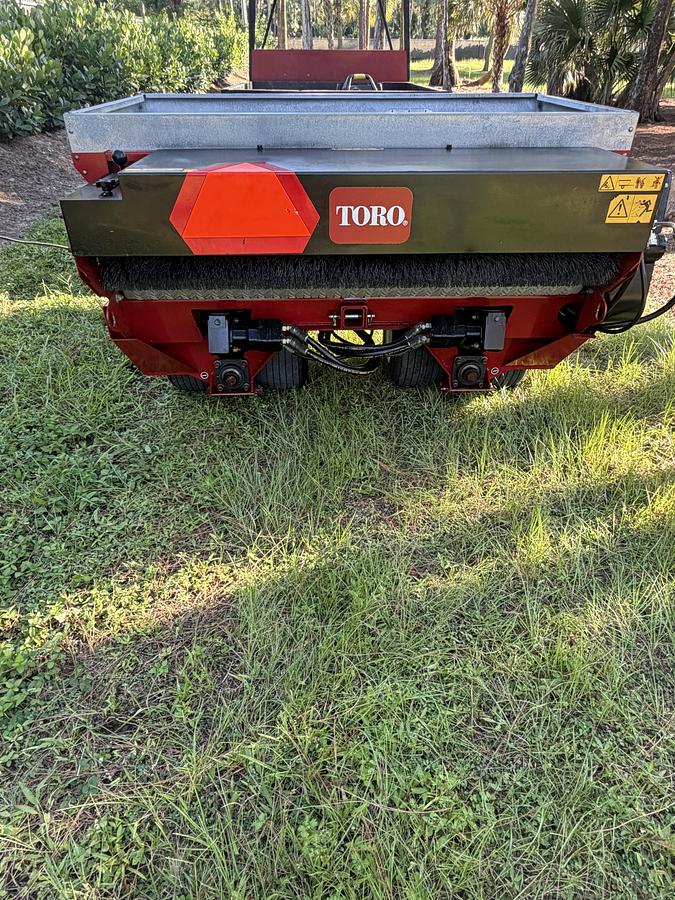 Used 2019 Toro Topdresser 2500