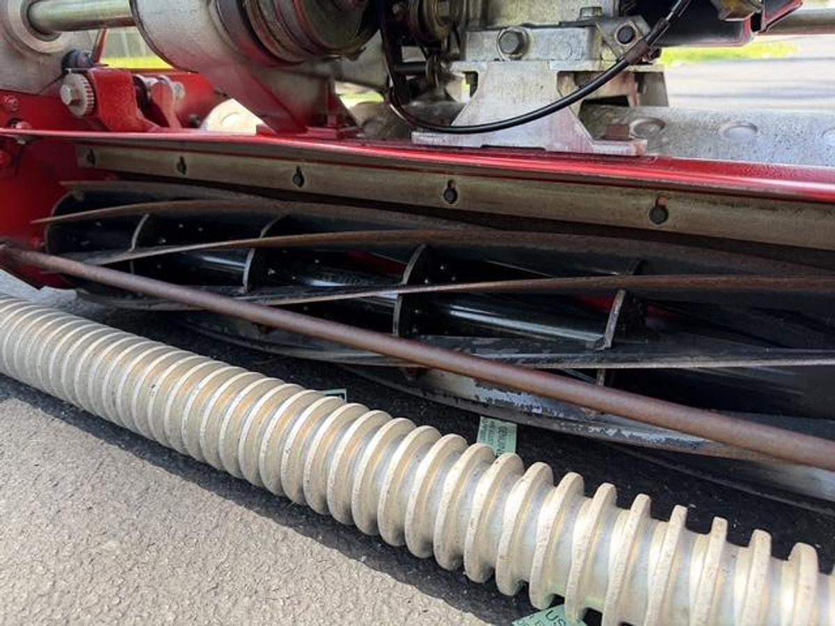 Used 2010 Toro Greensmaster 1600