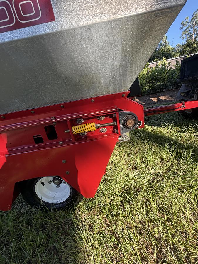 Used 2019 Toro Topdresser 2500