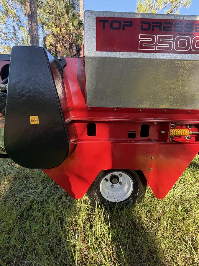 Used 2019 Toro Topdresser 2500