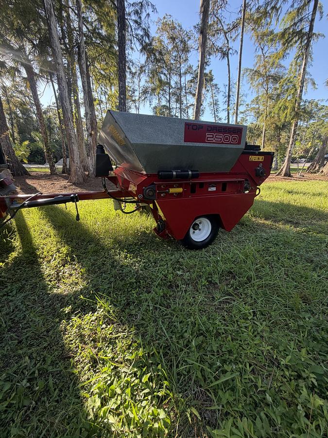 Used 2019 Toro Topdresser 2500