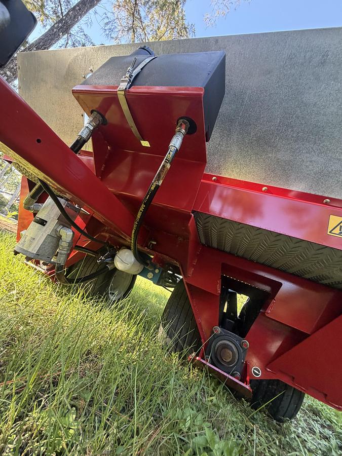 Used 2019 Toro Topdresser 2500
