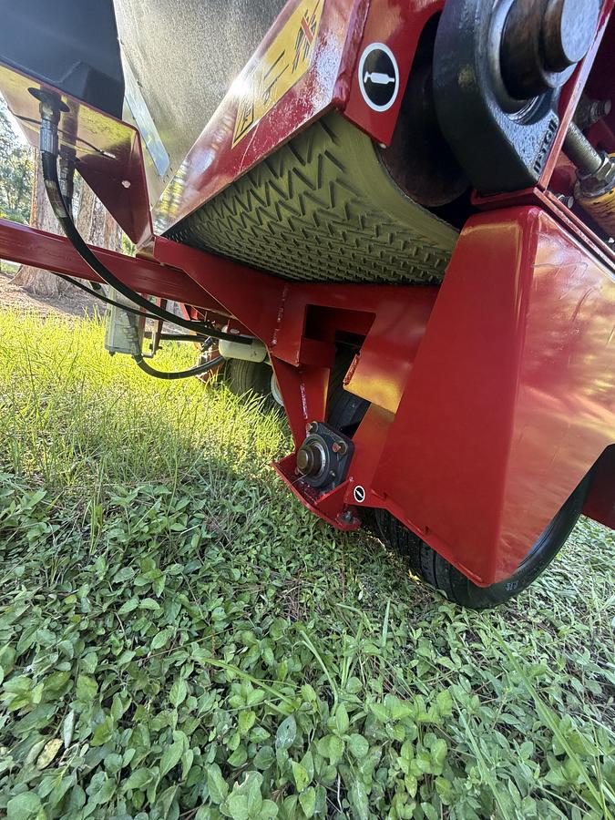 Used 2019 Toro Topdresser 2500
