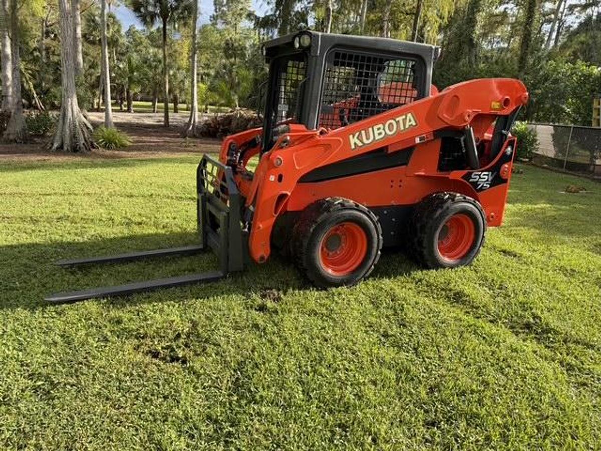 Used 2017 Kubota SSV75
