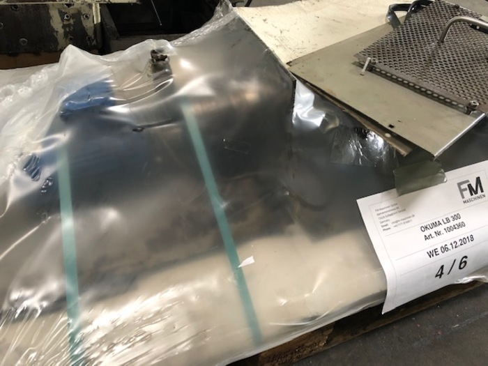 Gebraucht 1999 CNC lathe Okuma LB 300