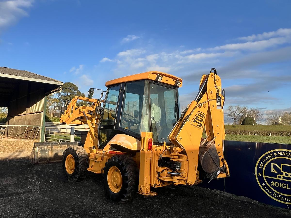 Used 2004 JCB 2CX STREET MASTER