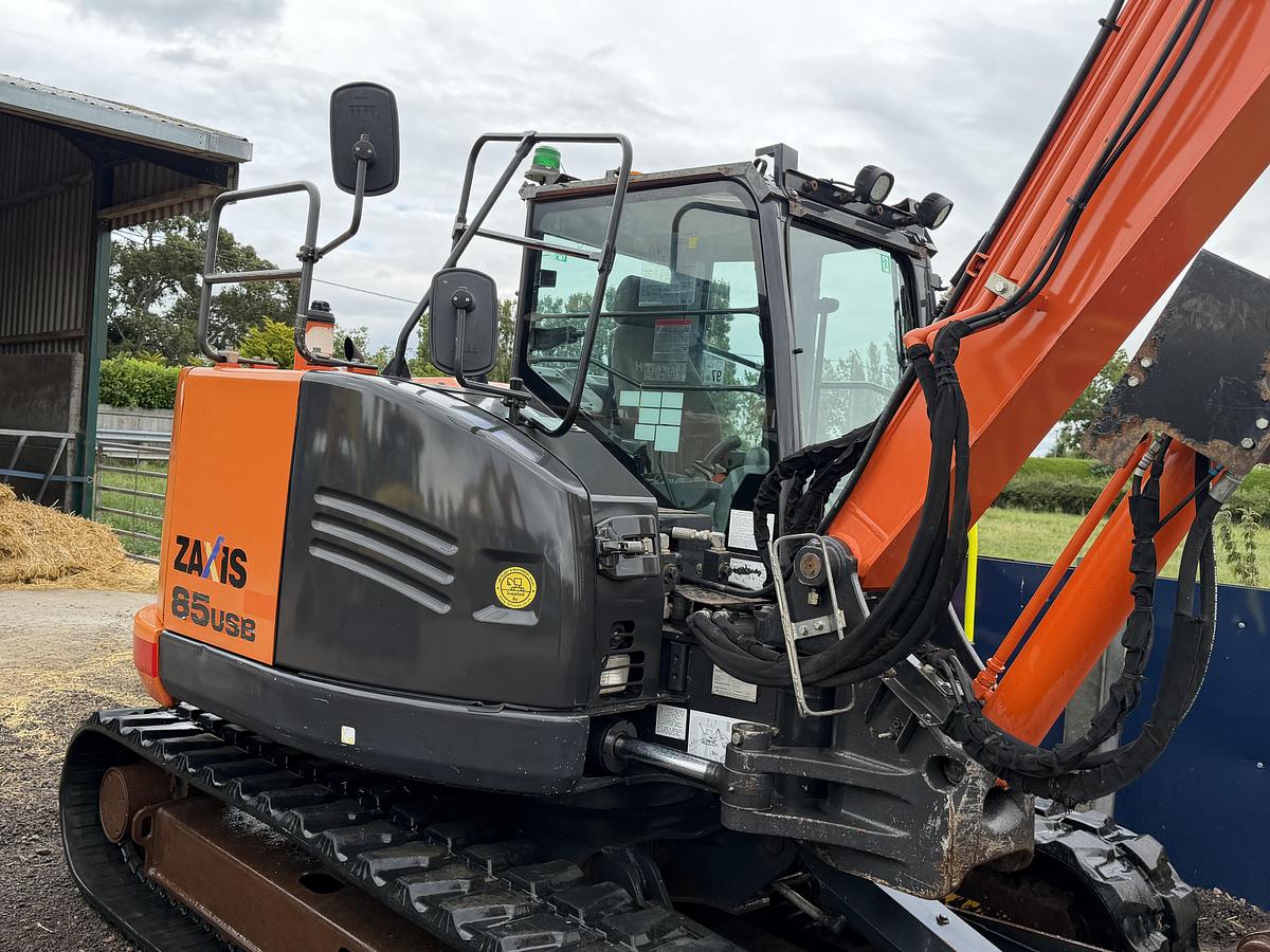 Used 2018 HITACHI ZX85USB-5