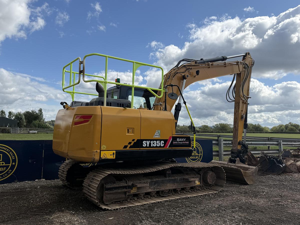 Used 2023 SANY SY135C