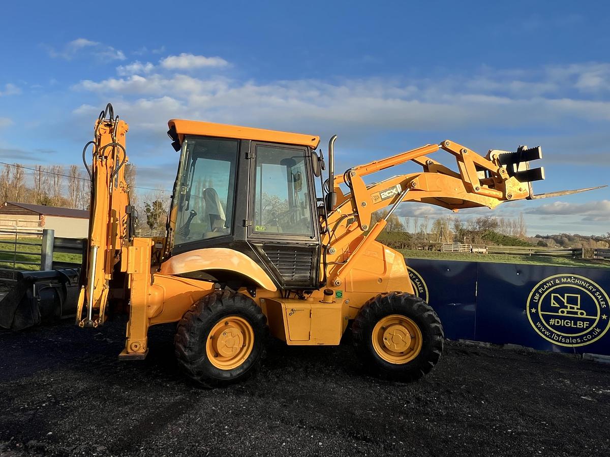 Used 2004 JCB 2CX STREET MASTER