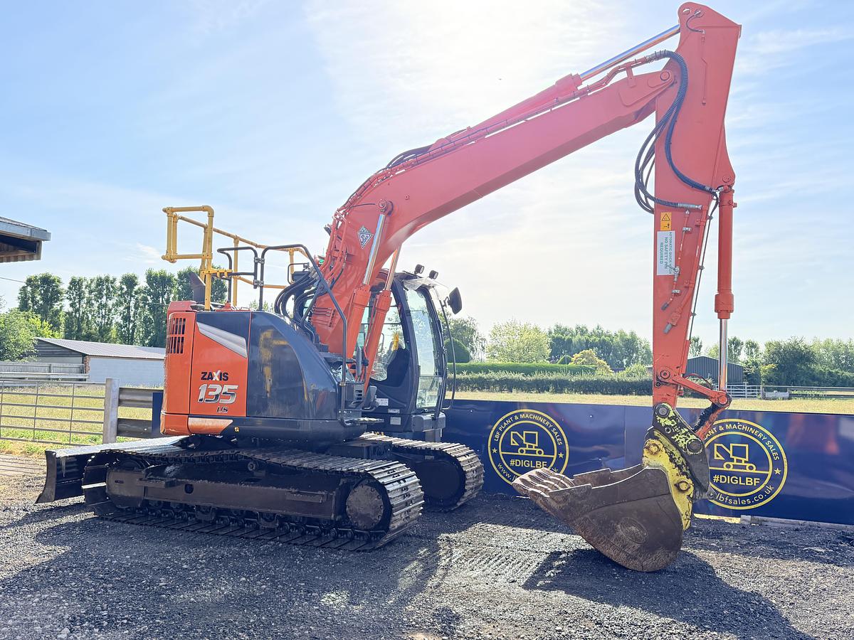 Used 2022 HITACHI ZAXIS ZX135USBL-7