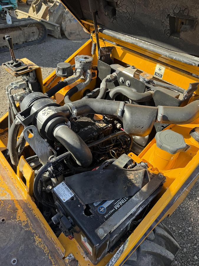 Used 2013 THWAITES 1 tonne