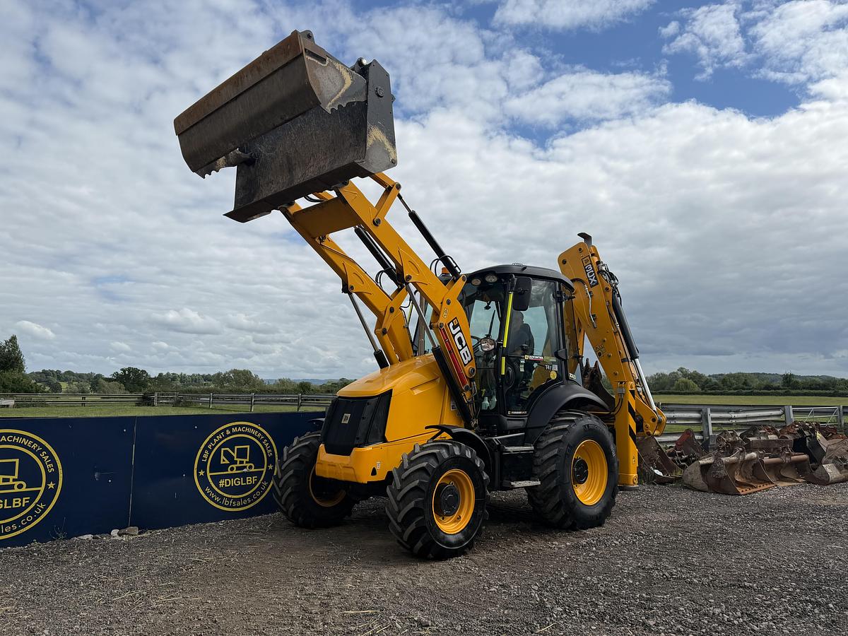 Used 2021 JCB 3CX SITE MASTER PRO