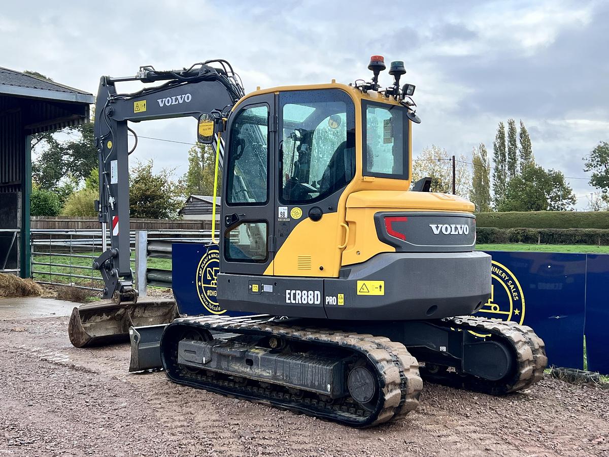 Used 2020 VOLVO ECR88D PRO