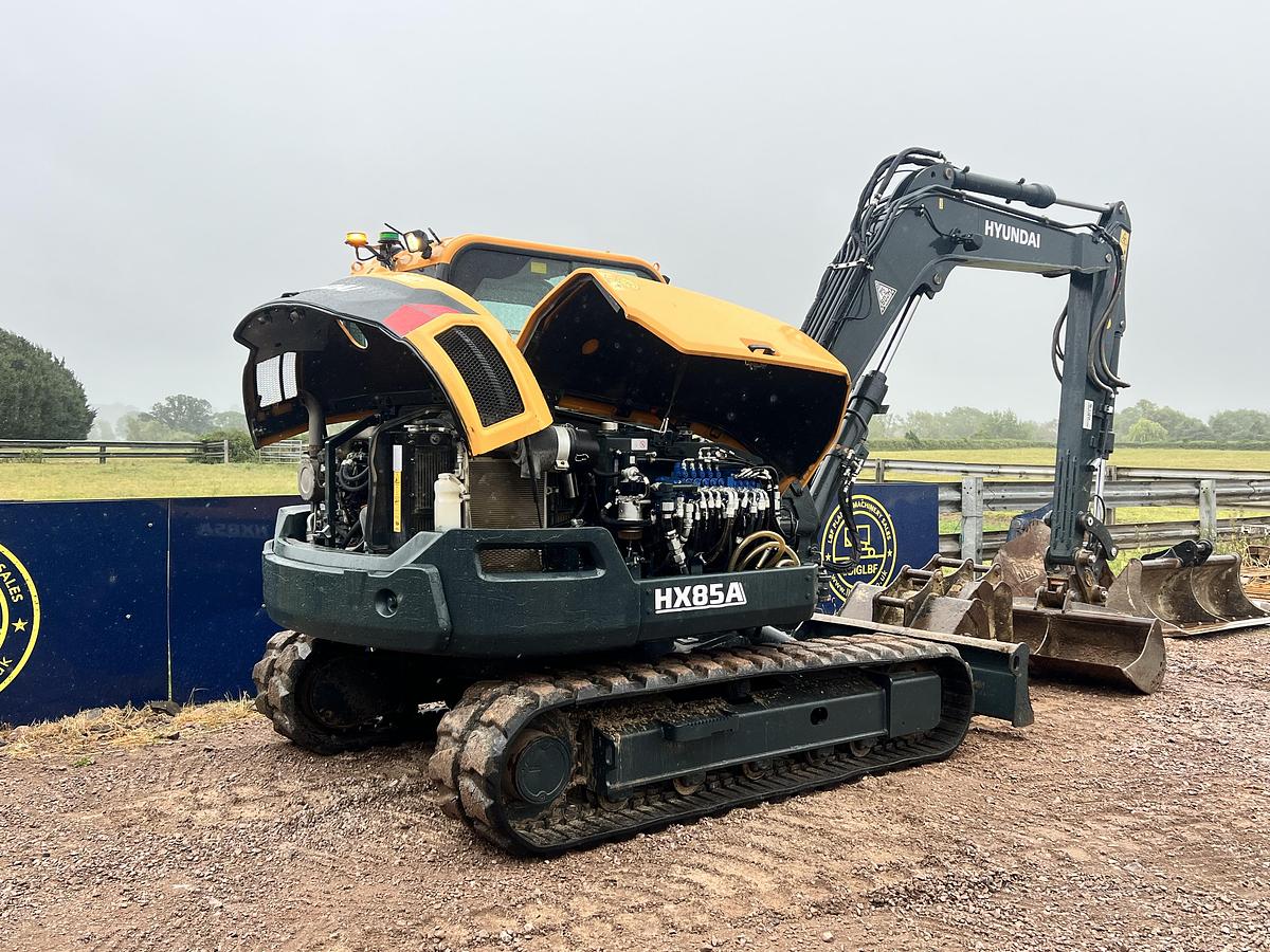 Used 2021 HYUNDIA HX85A