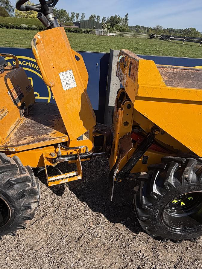 Used 2013 THWAITES 1 tonne