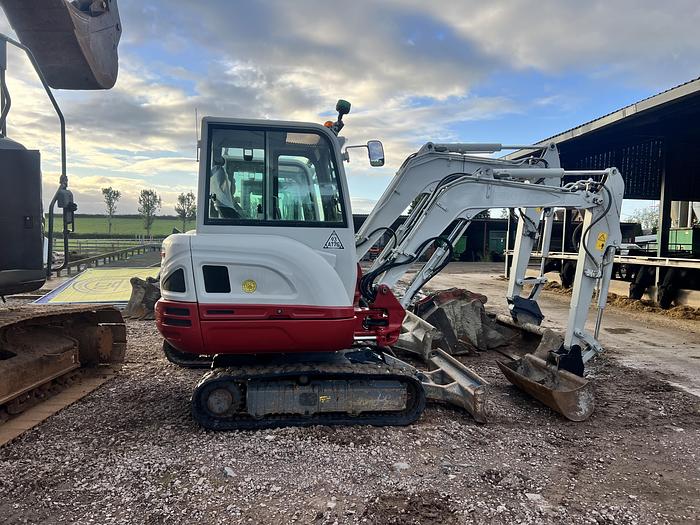 Used 2019 TAKEUCHI TB230