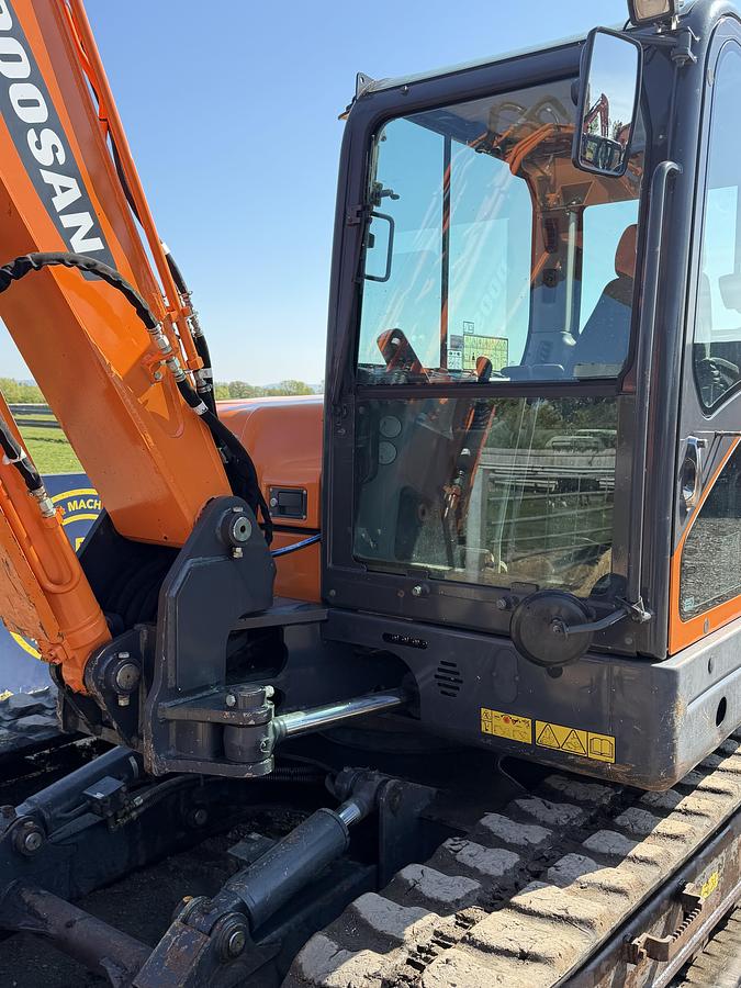 Used 2022 DOOSAN DX85R