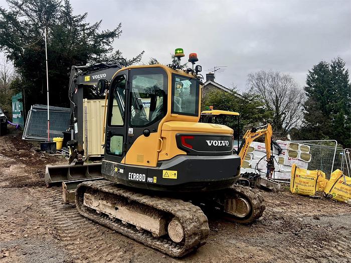 Used 2021 VOLVO ECR88D