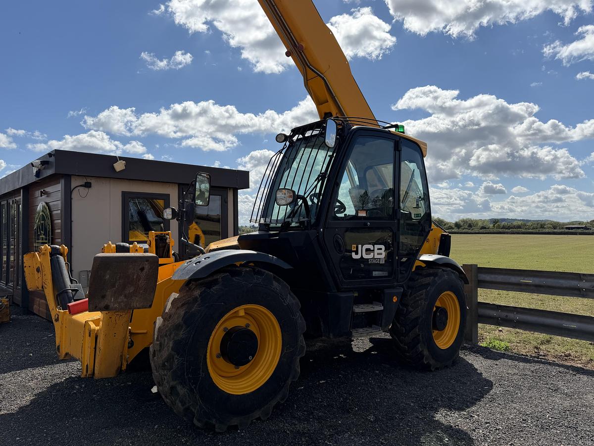 Used 2022 JCB 540-140
