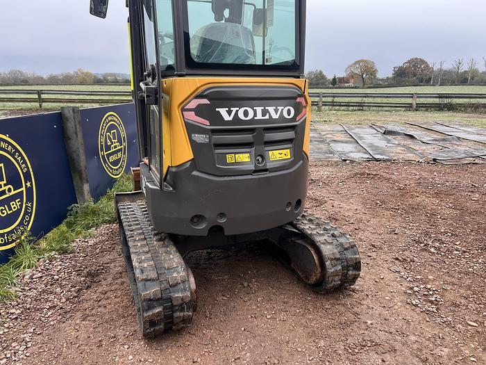 Used 2018 VOLVO ECR25D